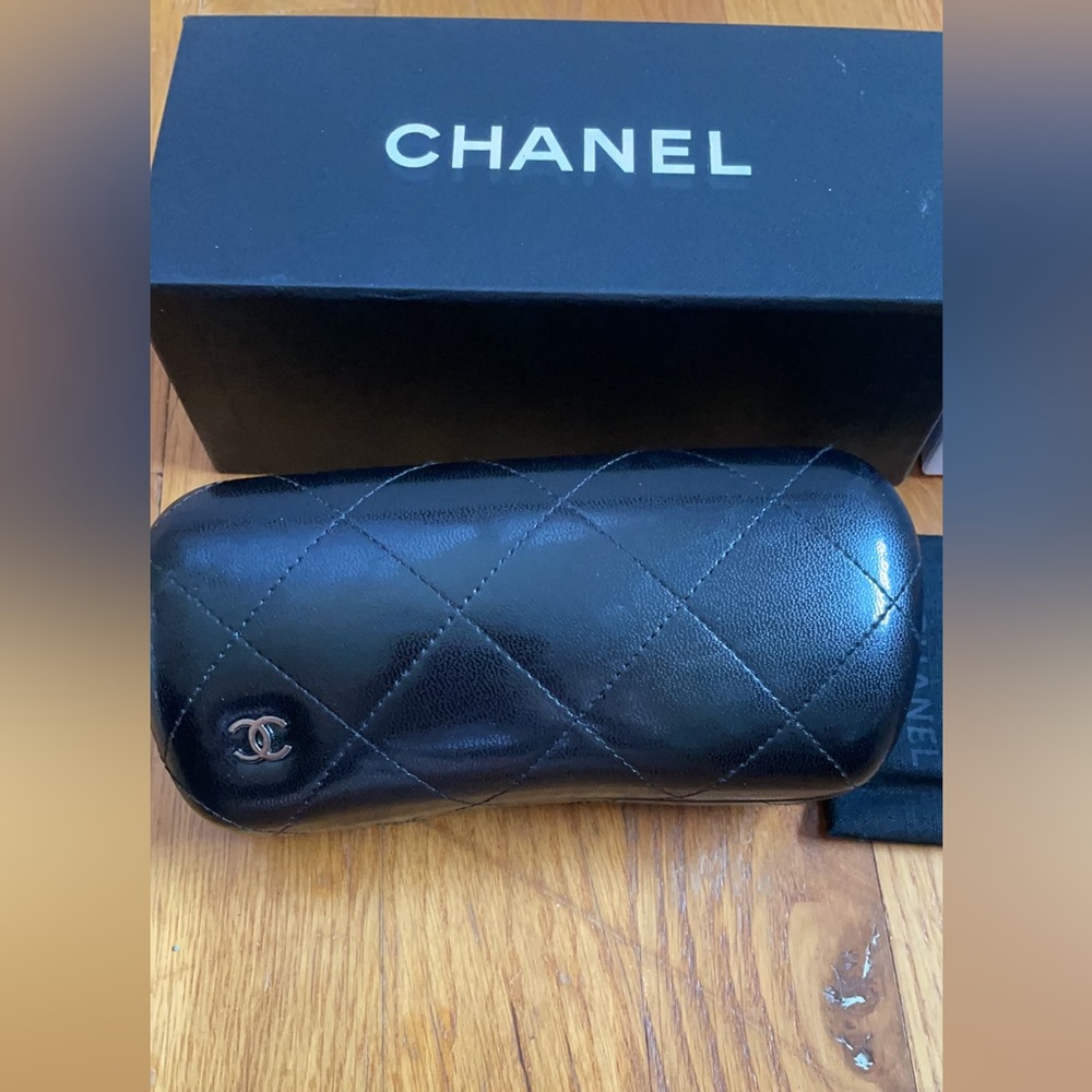 100% authentic Chanel sunglasses case - Picture 3 of 6